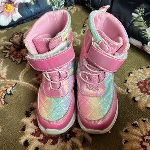 Girls size 7 snow boots